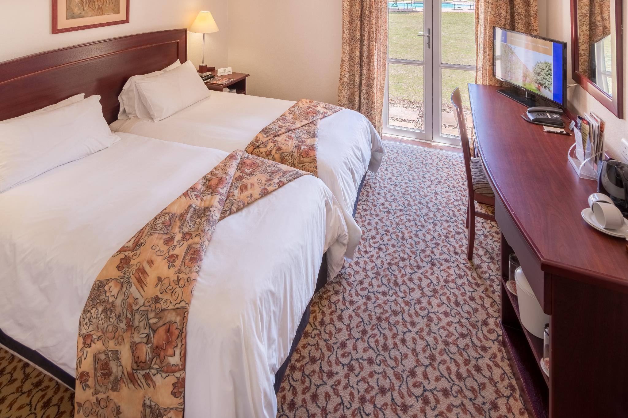 ทาวน์ ลอดจ์ จอร์จ Hotel ภายนอก รูปภาพ