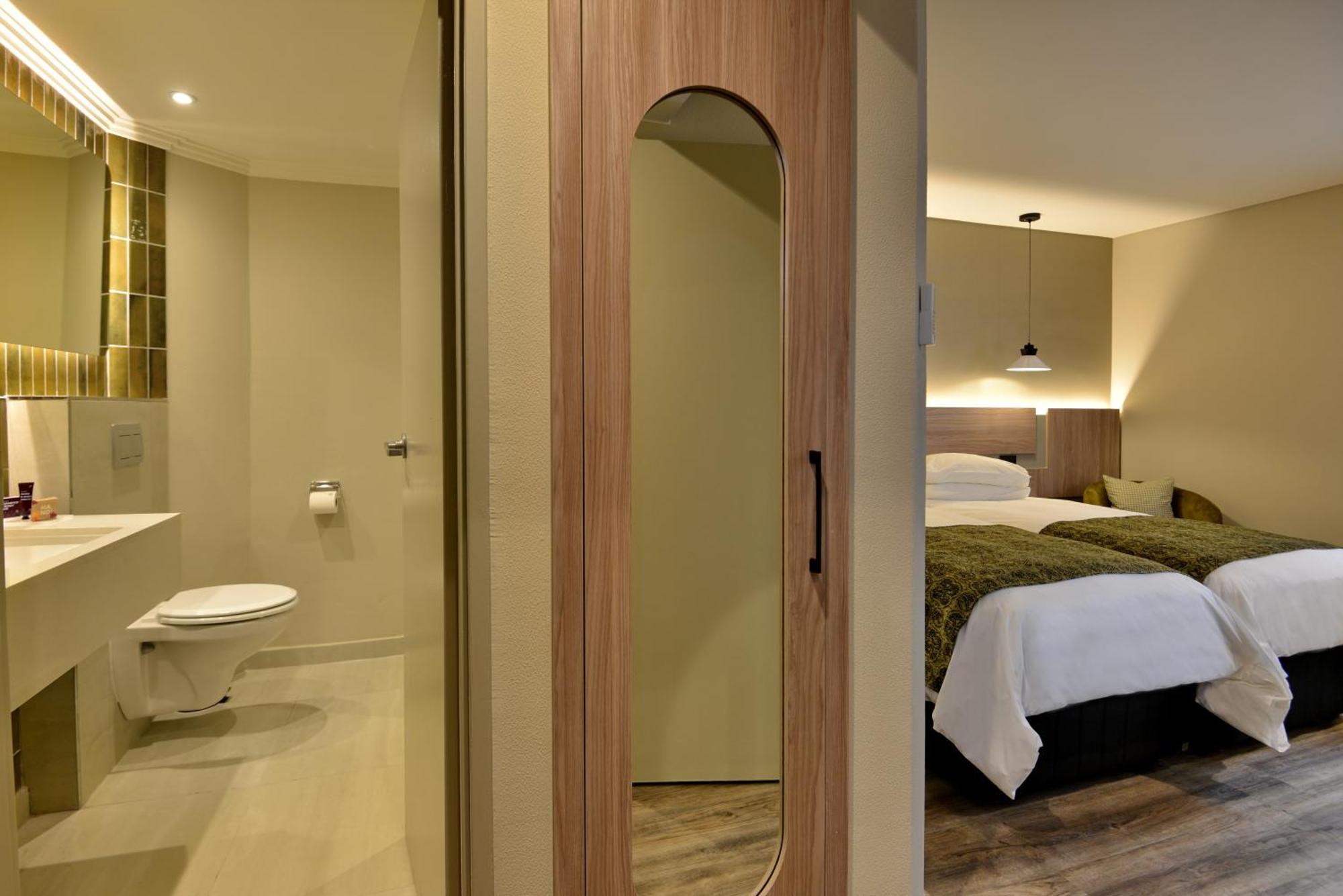ทาวน์ ลอดจ์ จอร์จ Hotel ภายนอก รูปภาพ