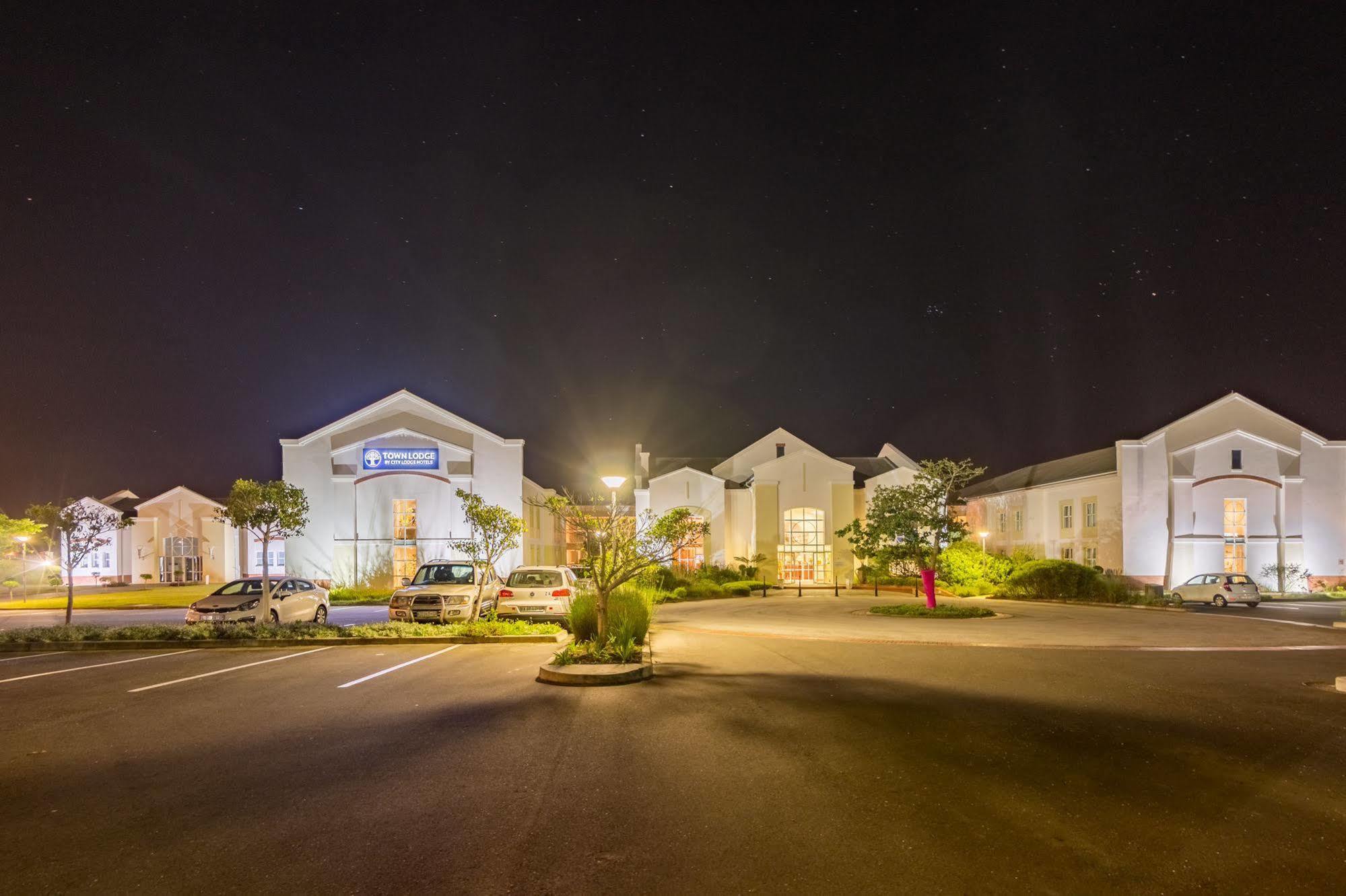 ทาวน์ ลอดจ์ จอร์จ Hotel ภายนอก รูปภาพ