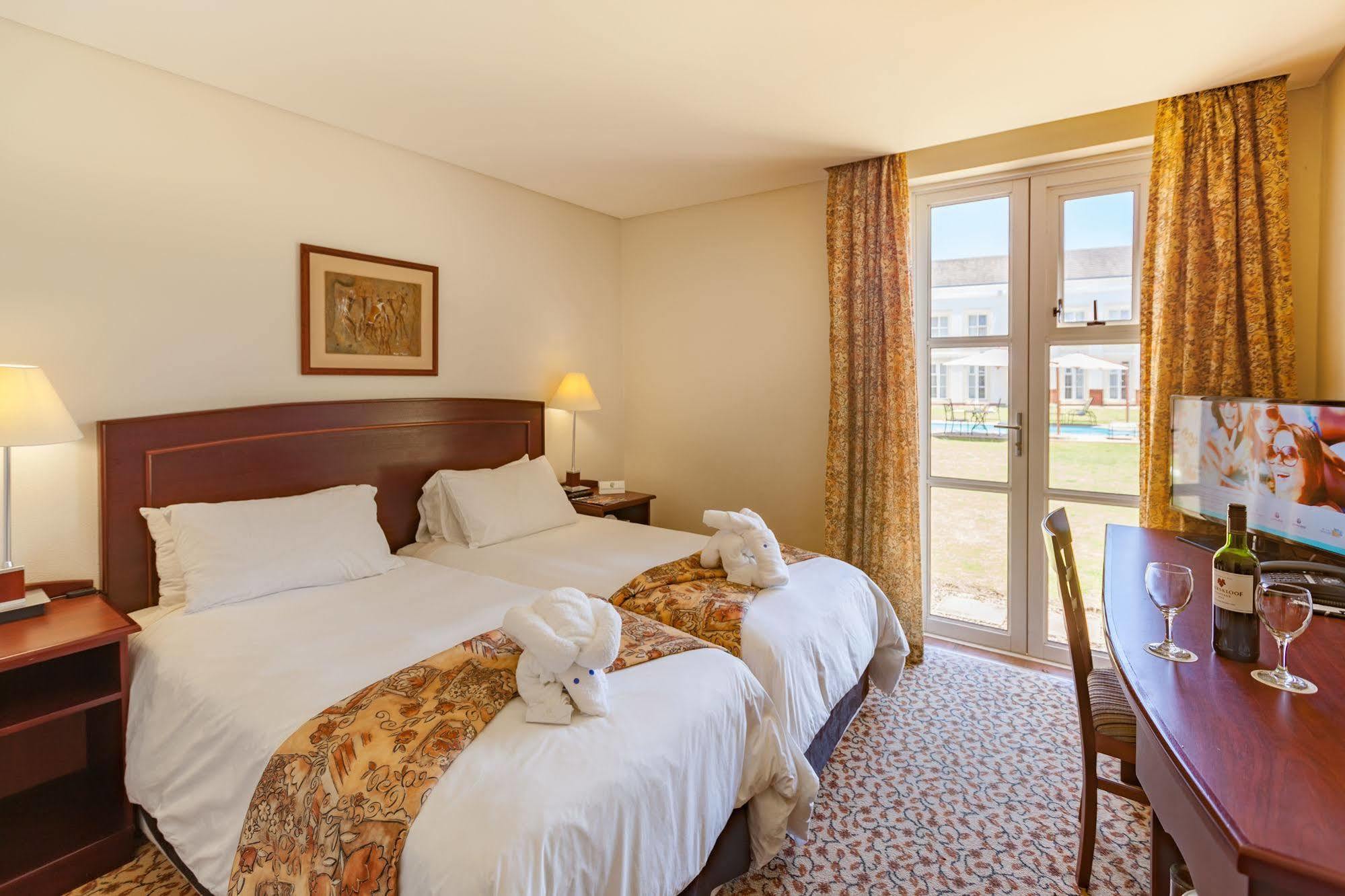 ทาวน์ ลอดจ์ จอร์จ Hotel ภายนอก รูปภาพ