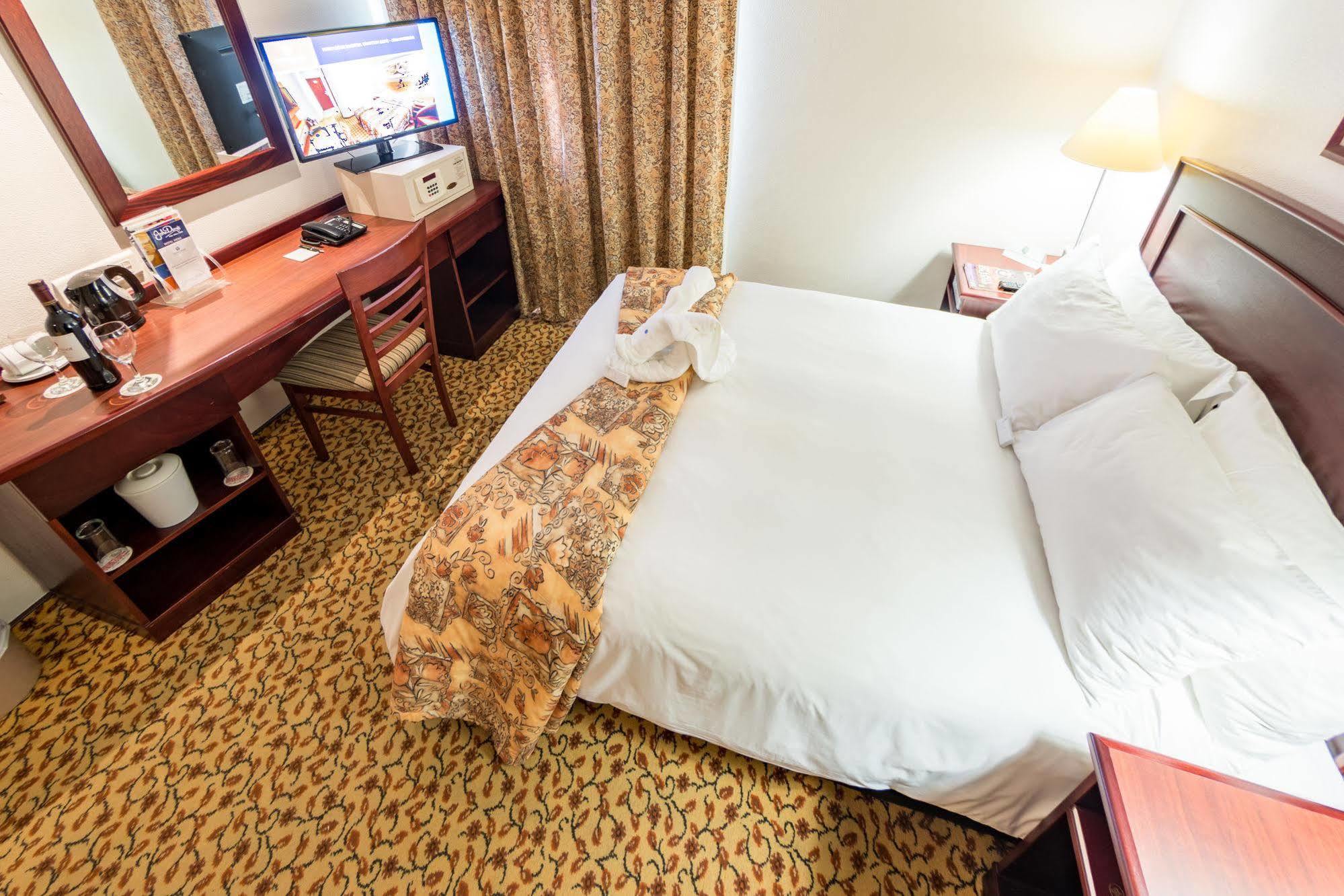ทาวน์ ลอดจ์ จอร์จ Hotel ภายนอก รูปภาพ